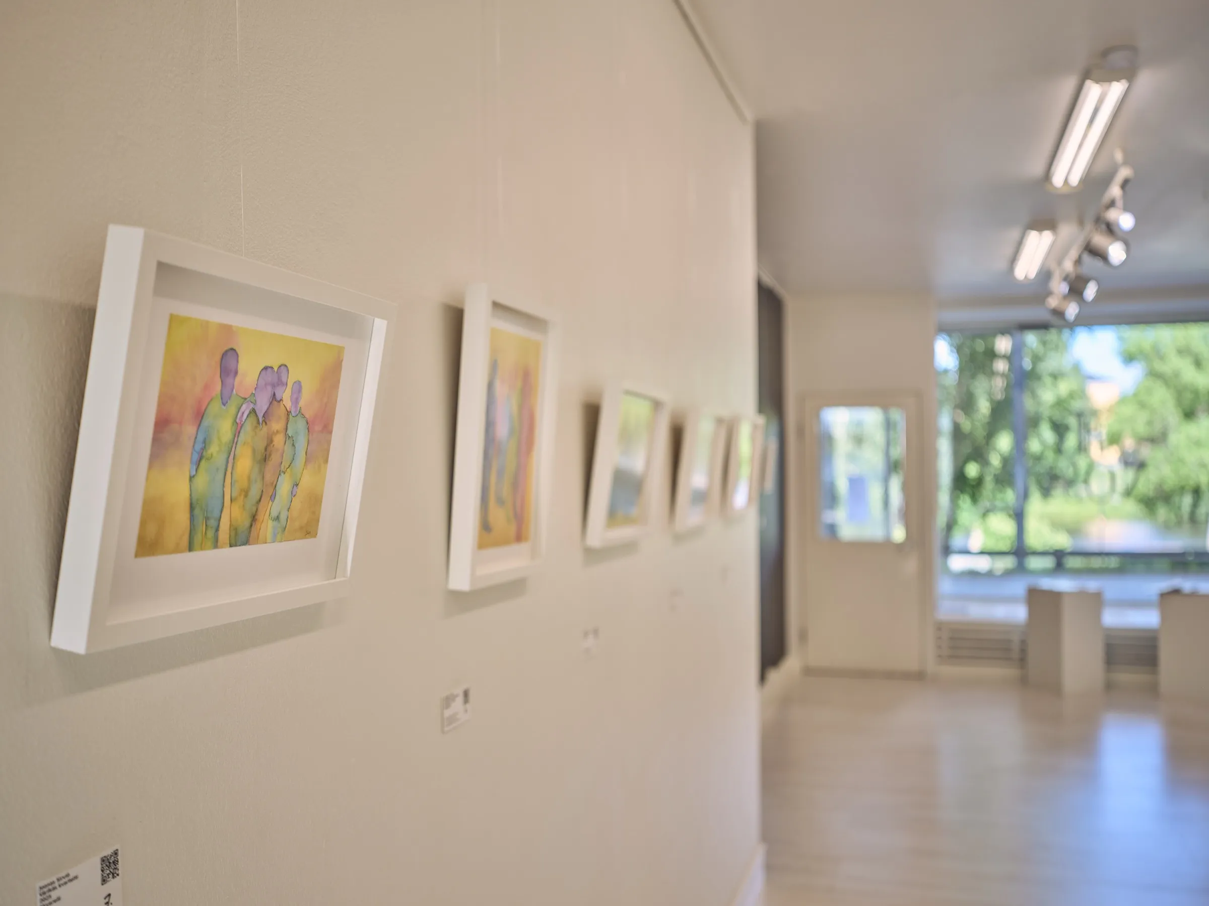 Aquarellreihe schräg im Licht, Blick zum Fenster der Galerie